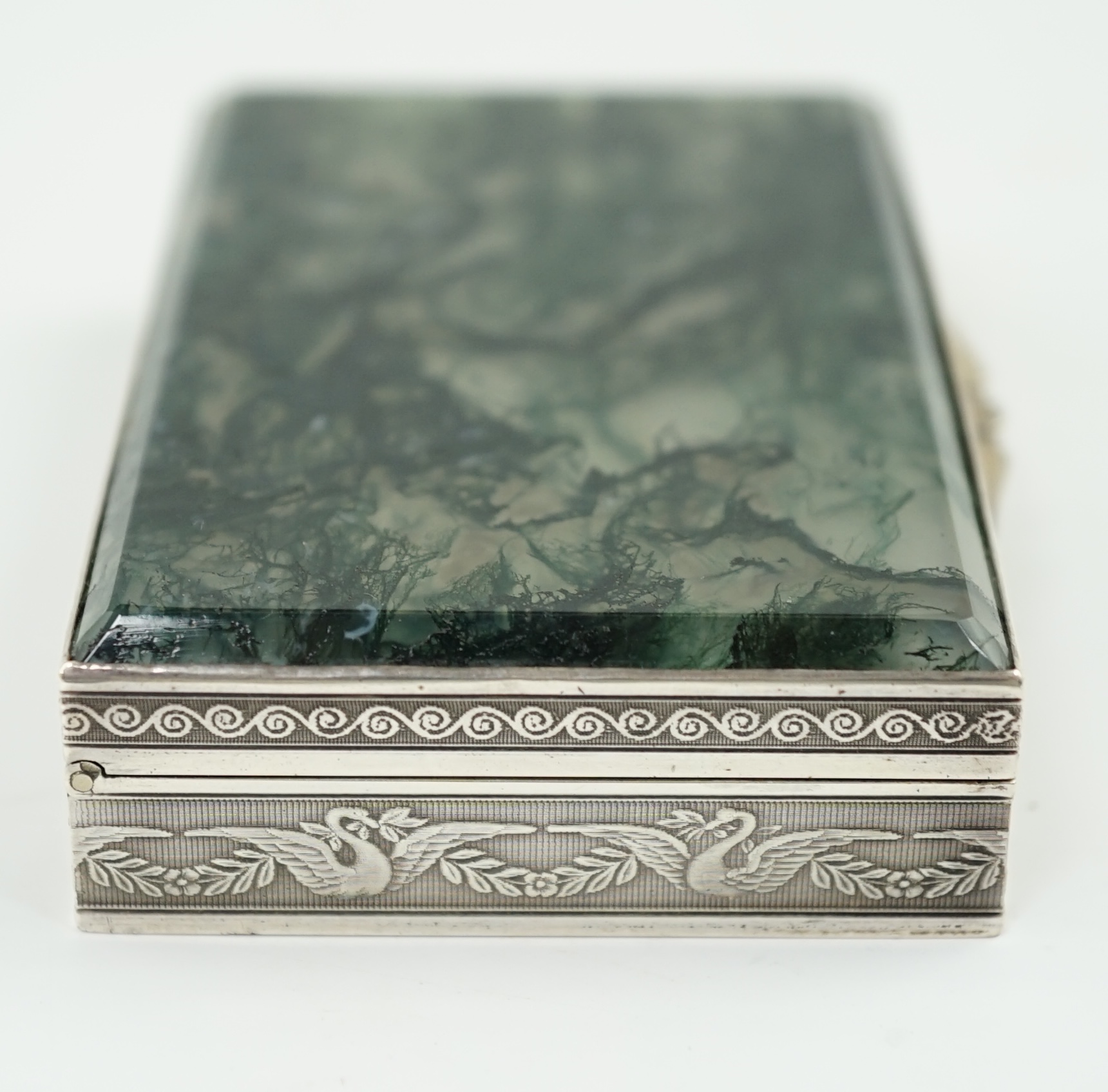 A late 19th/early 20th century Swiss? 935 standard silver snuff box, with moss agate inset cover